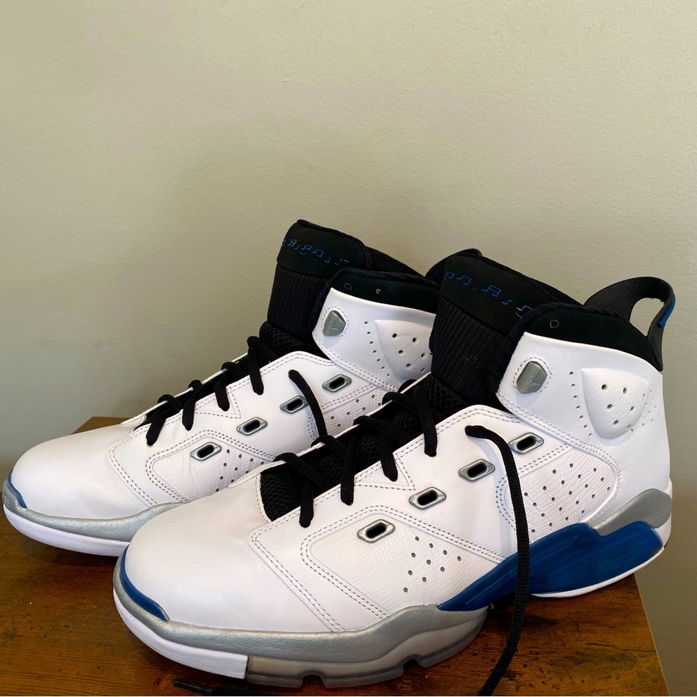VGUC White/blue Jordan 6-17-23 size 10.5
